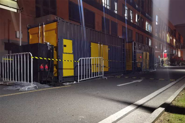 平度柴油发电机组的输出电压是如何调节的？