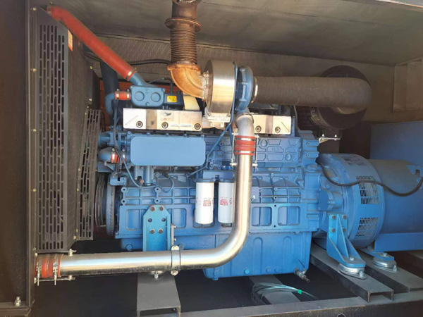 平度燃油消耗率与进气温度的具体关系是什么？